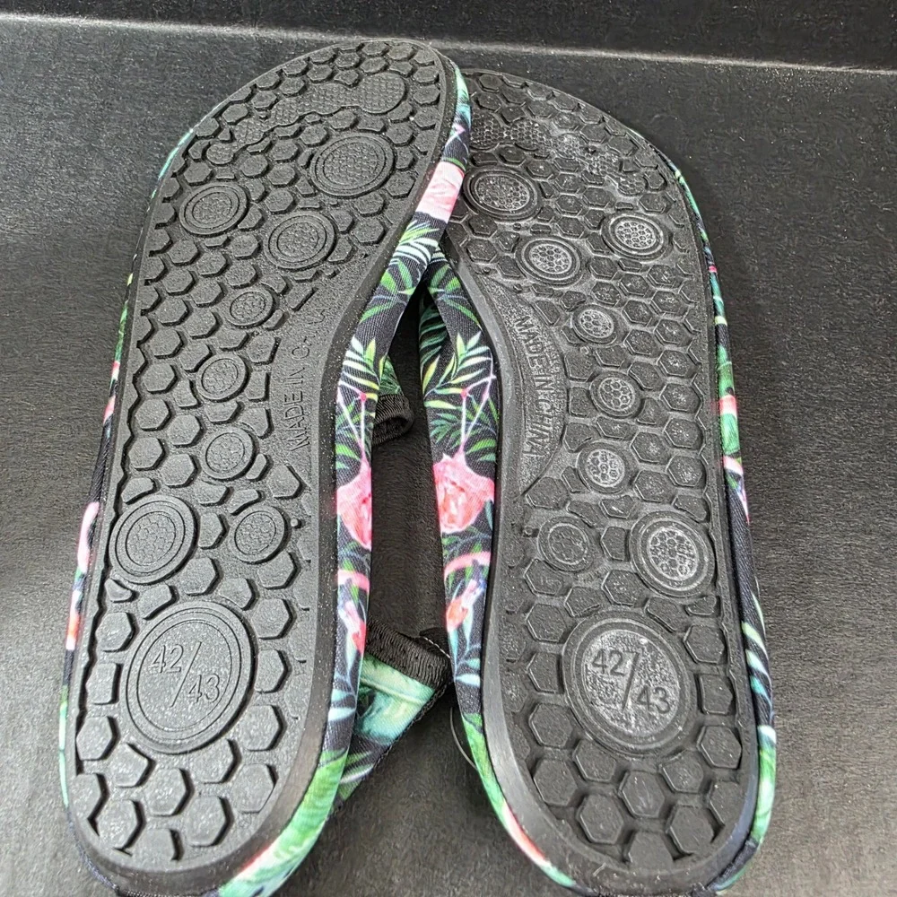 Tropical Flamingo Print Water Shoes Aqua Socks SlipOn Size 42/43 Unisex Packable